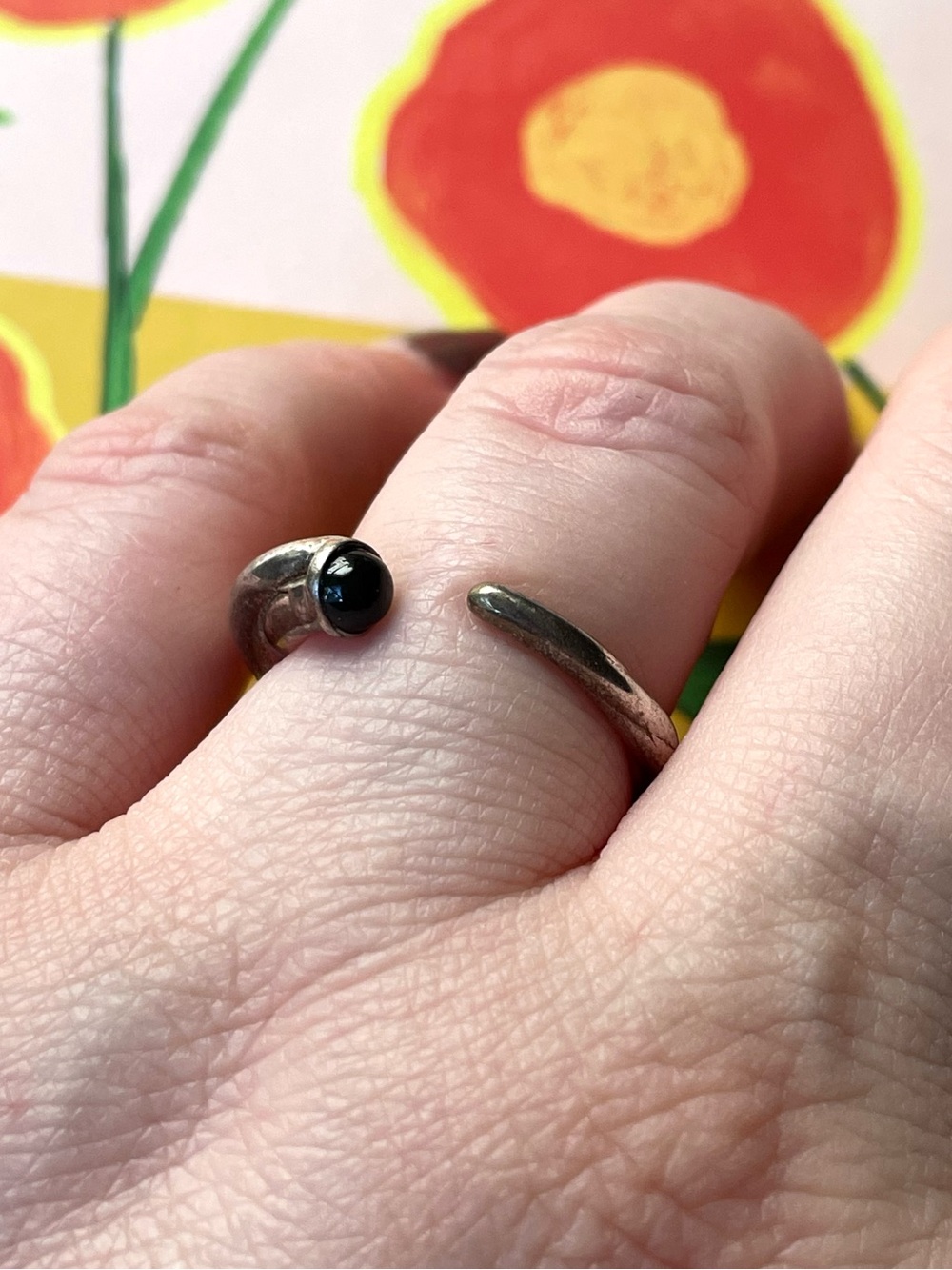 Vintage stamped 925 sterling silver MMA twist bypass ring w/ black cabochon 7